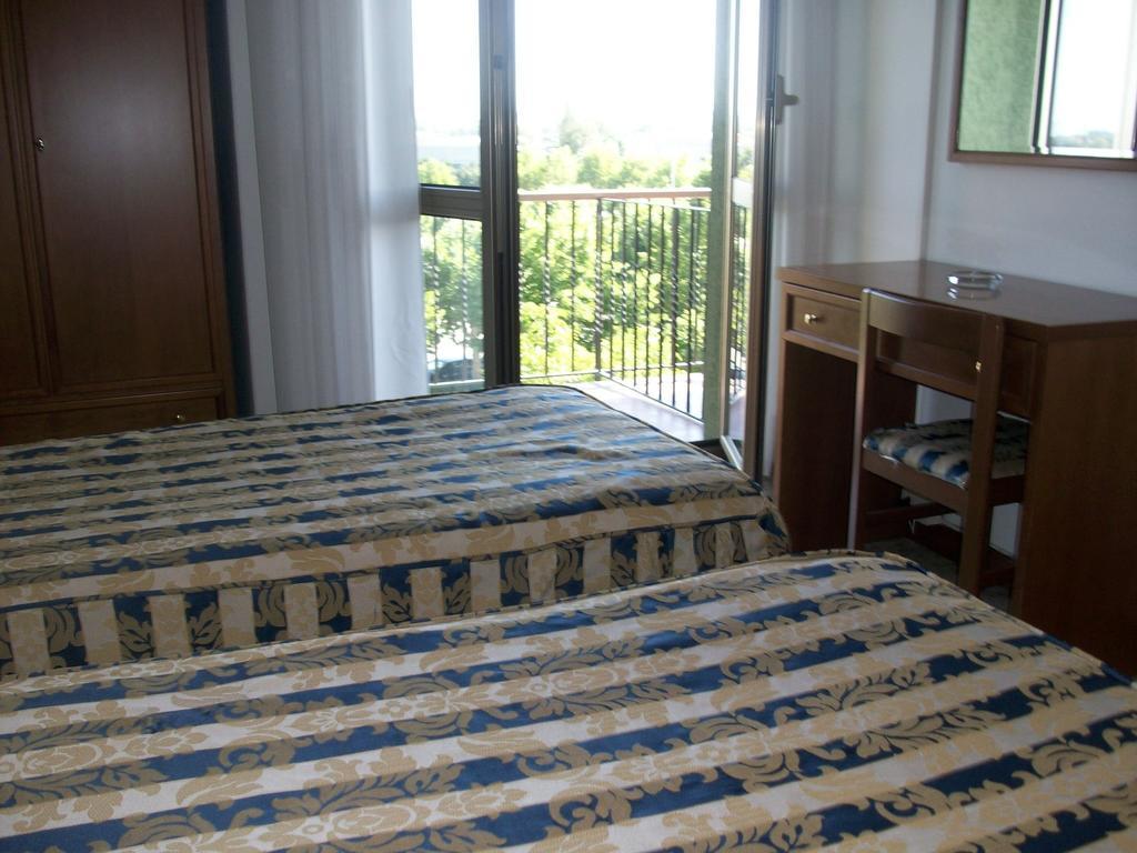 סינאלונגה Hotel Santorotto Di Fabio Terrosi חדר תמונה