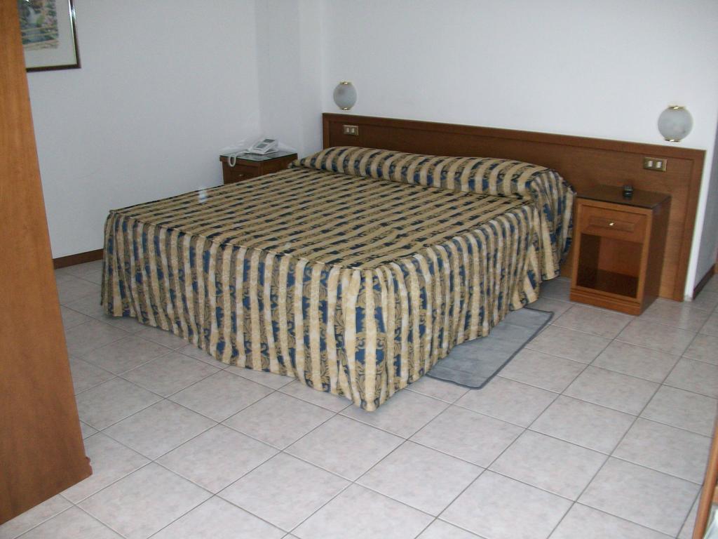 סינאלונגה Hotel Santorotto Di Fabio Terrosi חדר תמונה