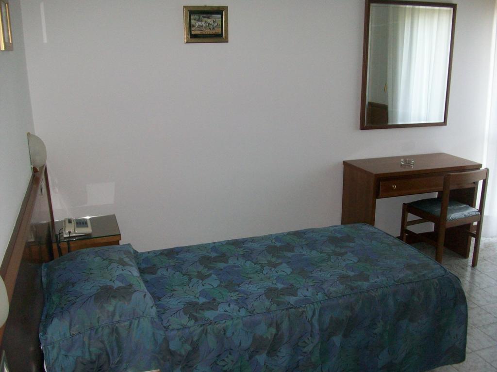 סינאלונגה Hotel Santorotto Di Fabio Terrosi חדר תמונה
